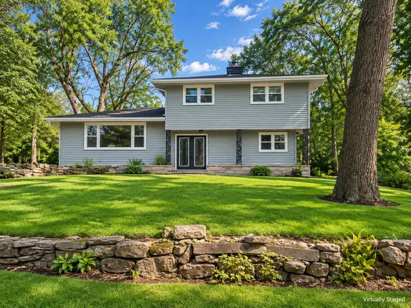 1401 Oakleaf Dr, Saint Anne, IL 60964