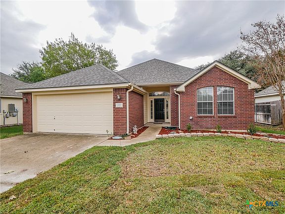 2nd image of 821 Woodhollow Dr
