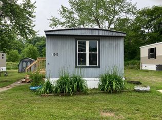 1060 S Park Dr #1060, Brookfield, OH 44403