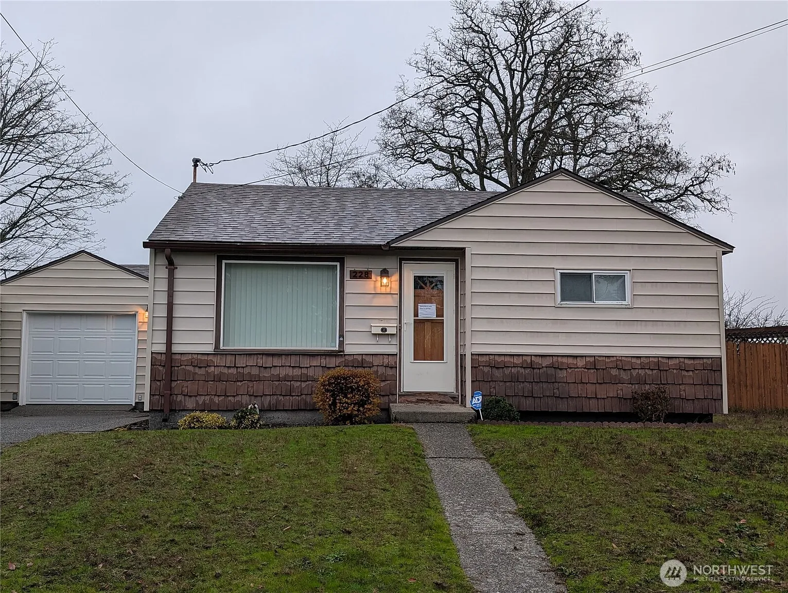 228 SW 138th Street photo 1