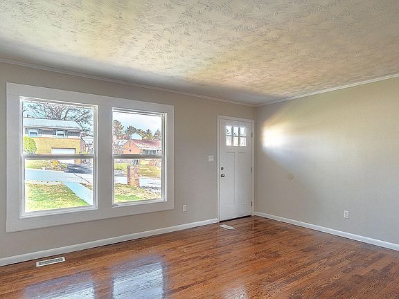4th image of 1044 Jessie Ln