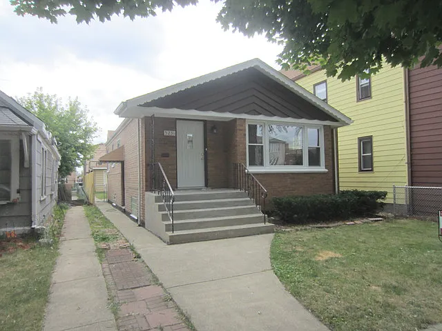 5231 S Lorel Ave photo 1