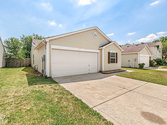 3rd image of 6647 Everbloom Ln