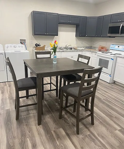 146 N 300 E — Photo 2