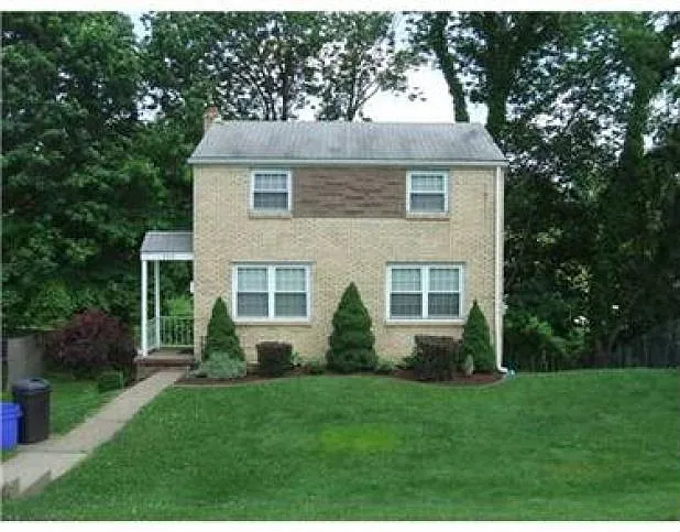 426 Longview Dr photo 1