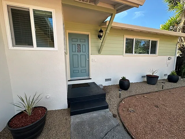 3 bed, 1093 sqft, $3,700 — Photo 2