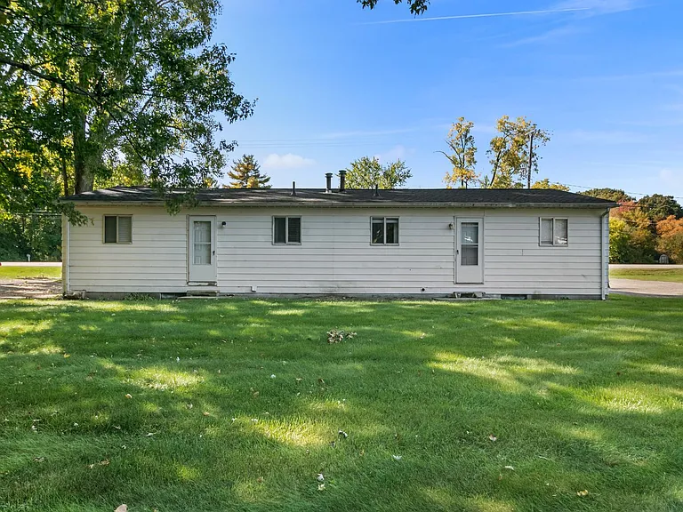 12320 & 12358 N Saginaw Rd — Photo 17