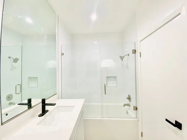 627 Brittania St — Photo 25
