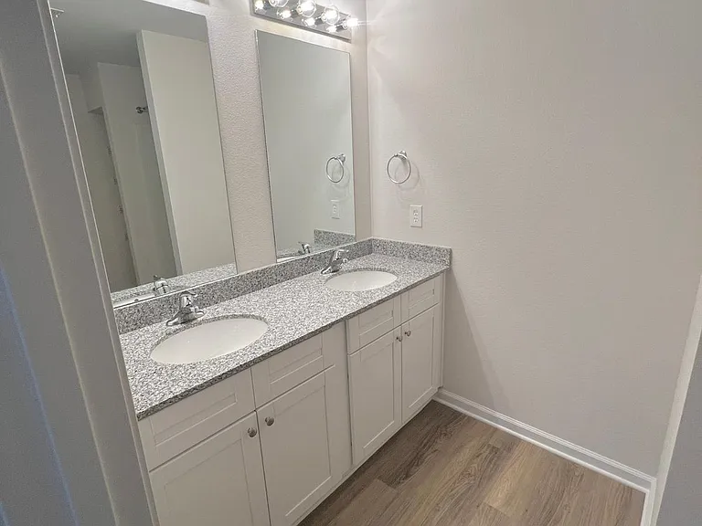 1736 Jakes Dr — Photo 6