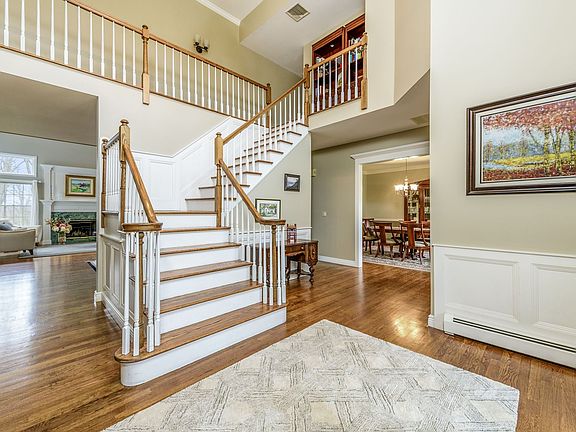Foyer 2.jpg