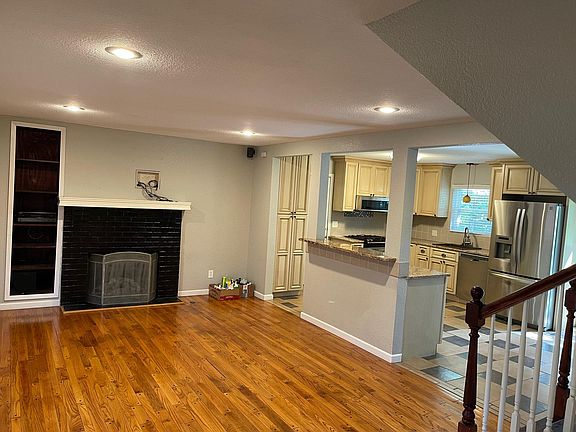 2nd image of 2120 N Sheridan Ave