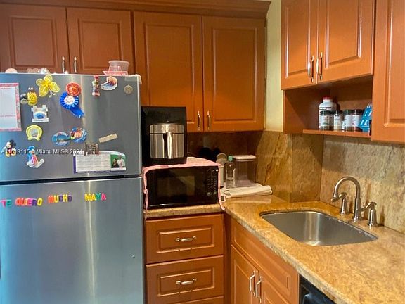 5th image of 2899 Collins Ave APT 425