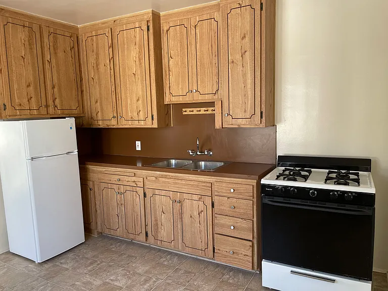 Westwood Apartments — Photo 24