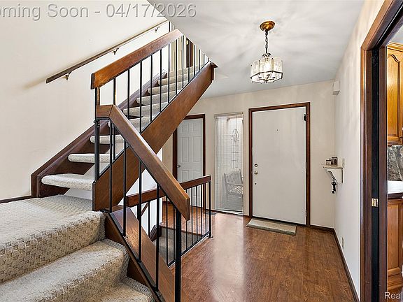 2nd image of 23243 Farmington Rd