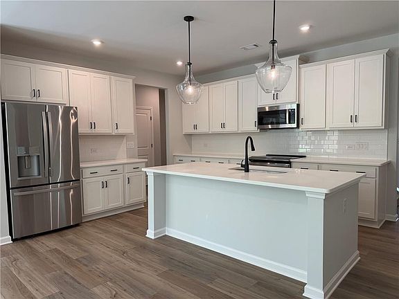 2nd image of 139 Jacobs Hollow St
