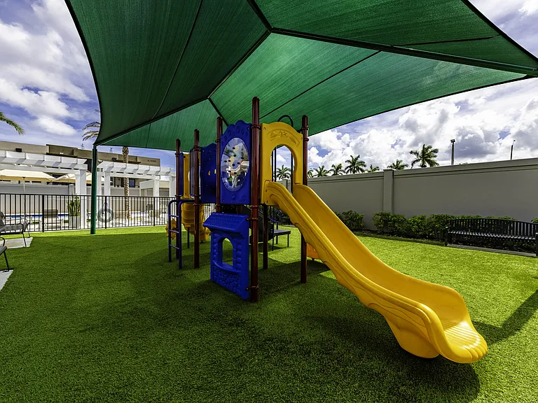 Resia Biscayne Drive — Photo 20