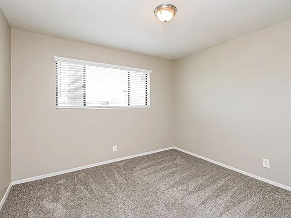 4th image of 107 N Jade Cir