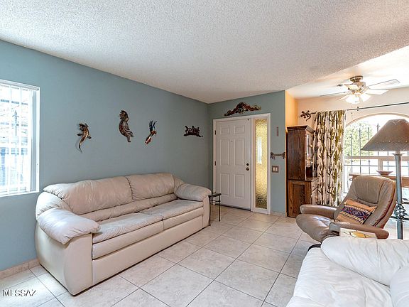 3rd image of 108 W Calle Del Ano