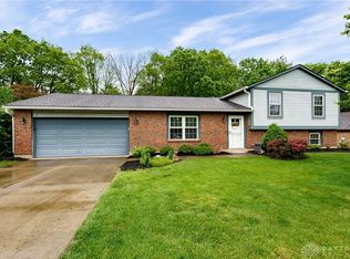 490 Queensgate Rd, Springboro, OH 45066
