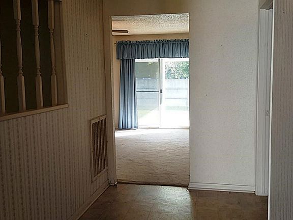 3rd image of 4855 Charnock Dr