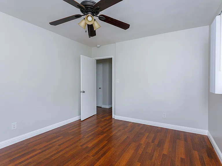 488 E Washington Blvd — Photo 17