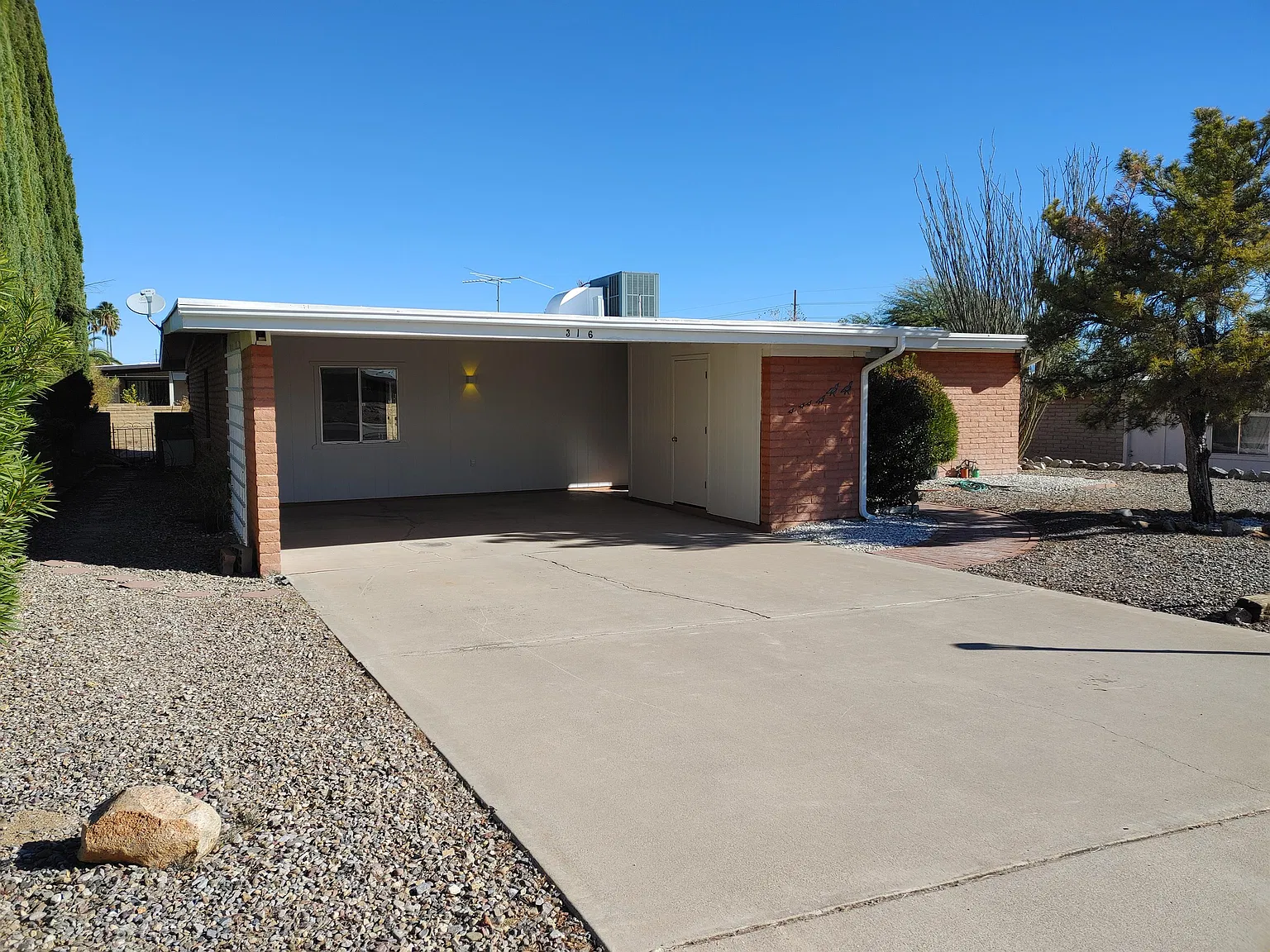 316 West Via Bacanora - 1 — Photo 3