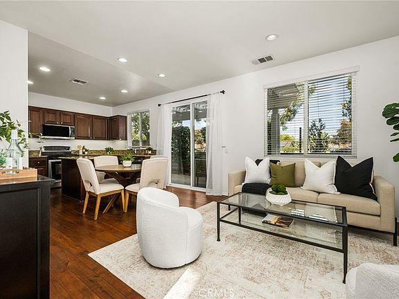 3rd image of 140 W Cork Tree Dr
