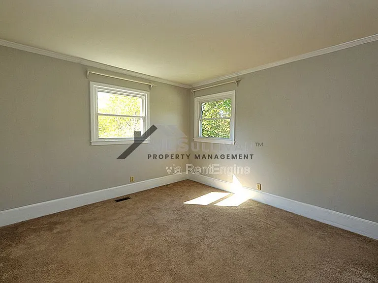 100 S Hassel St — Photo 16