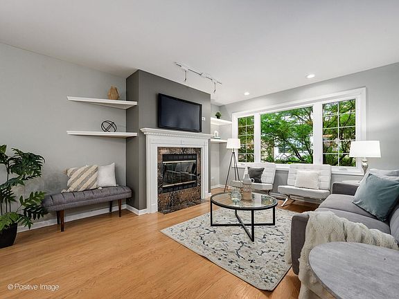 3rd image of 1629 W Le Moyne St #2W