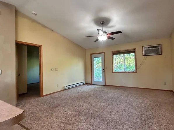 140 Durch Drive, 140 Durch Dr #4, Chippewa Falls, WI 54729
