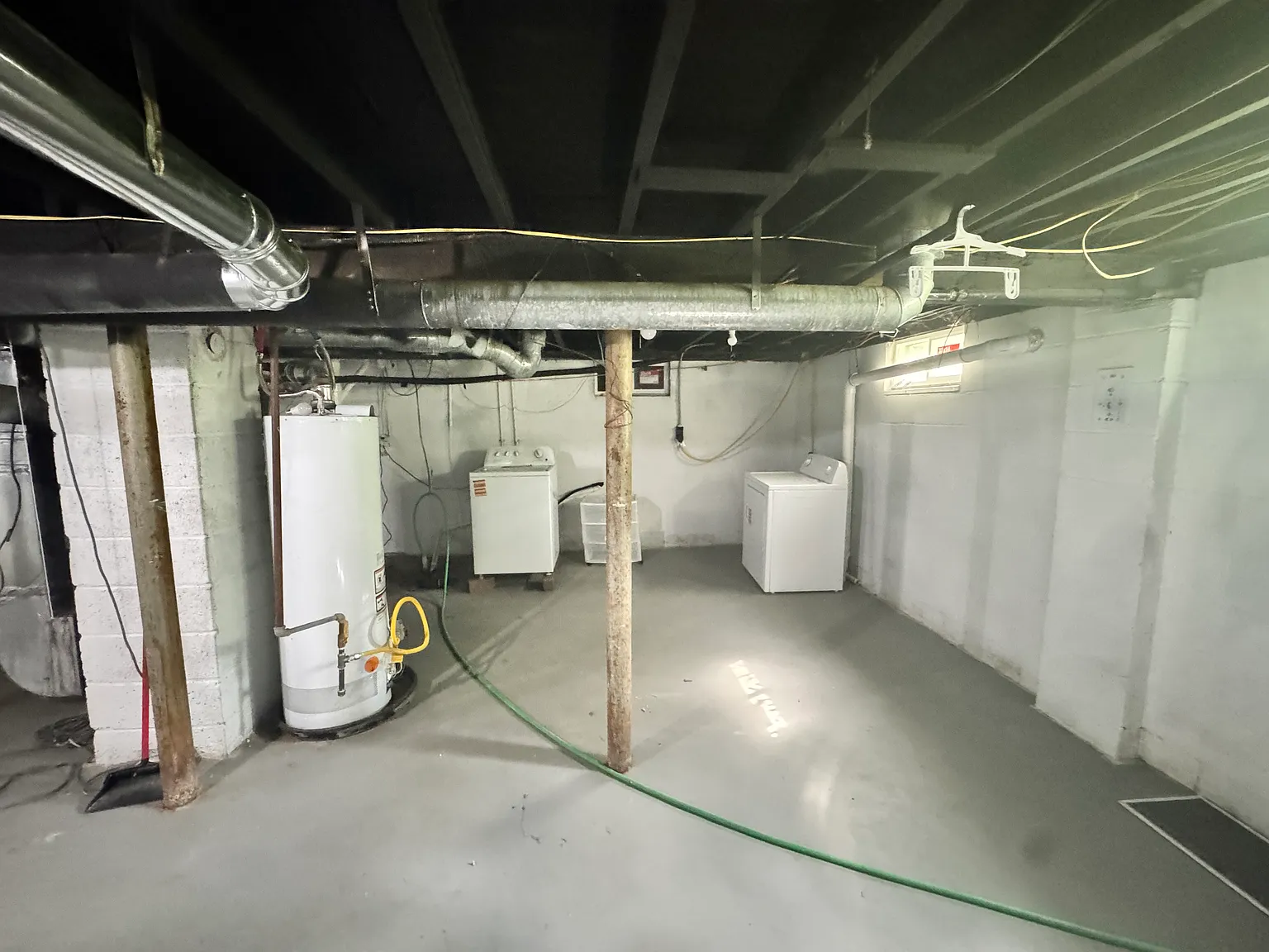 3 bed, 929 sqft, $1,300 — Photo 3