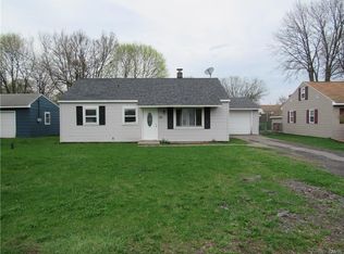 31 Homeland Rd, North Syracuse, NY 13212