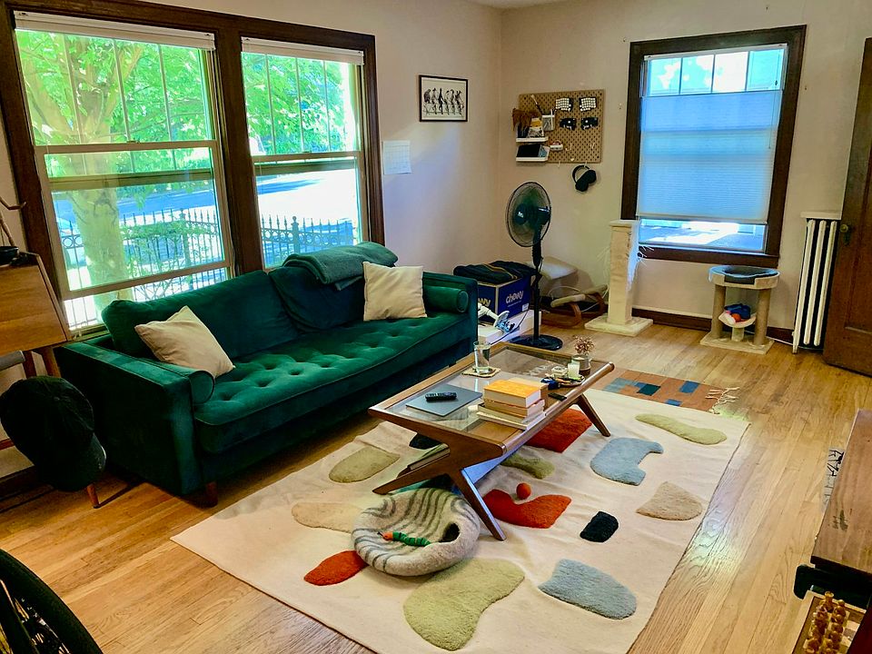 1st image of 956 10th Ave E APT 102