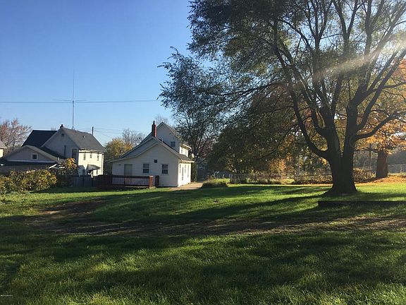 4th image of 20 Meachem Ave