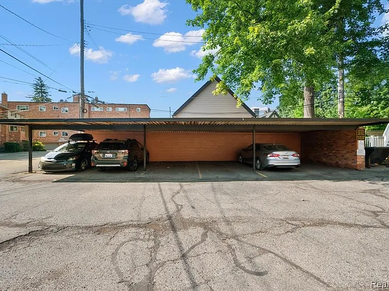 975 N Old Woodward Ave — Photo 34