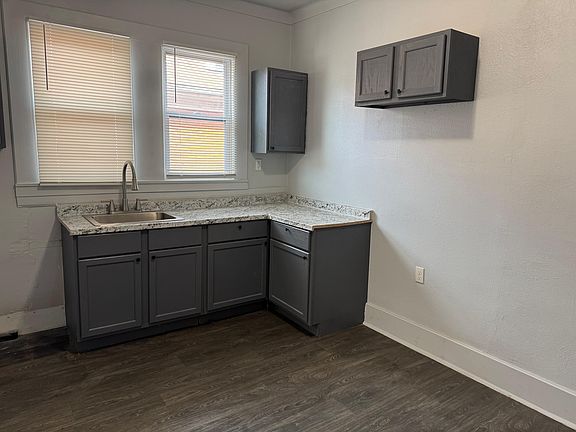 4th image of 3724 Wager St #1-3724-B1