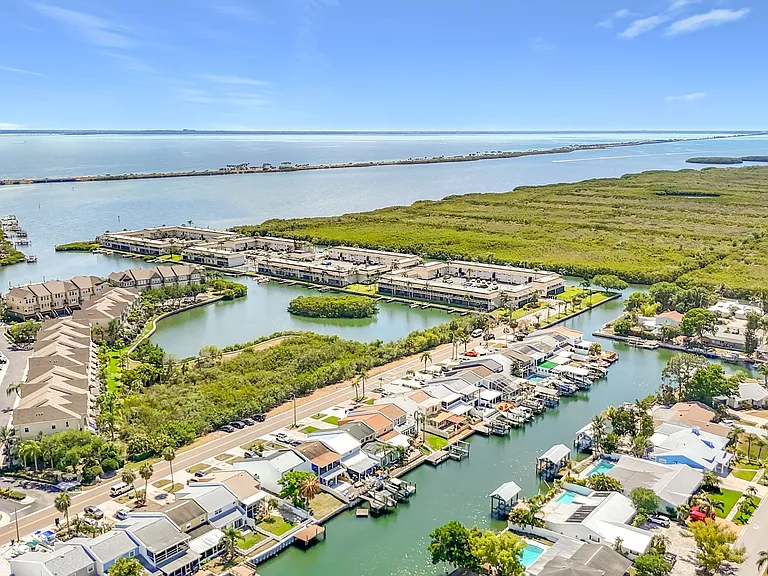 8733 Bay Pointe Dr — Photo 52