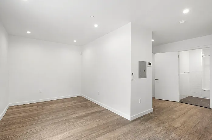 773 Hart Street — Photo 2