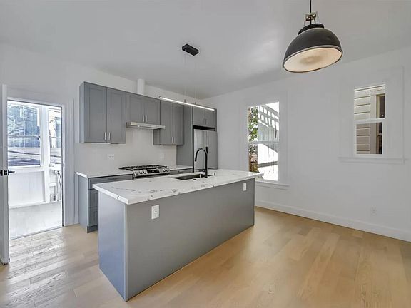 5th image of 1336 S Van Ness Ave #1336