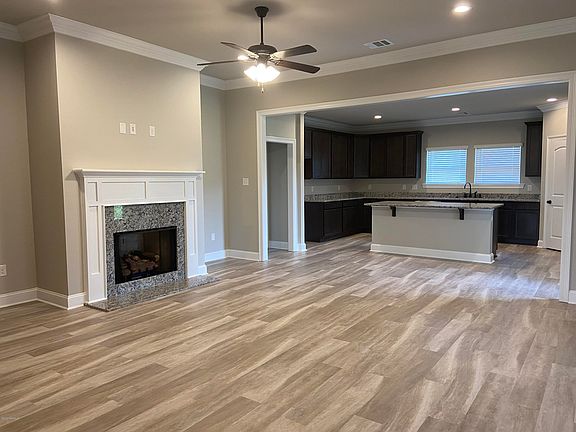 4th image of 100 Sugar Creek Dr