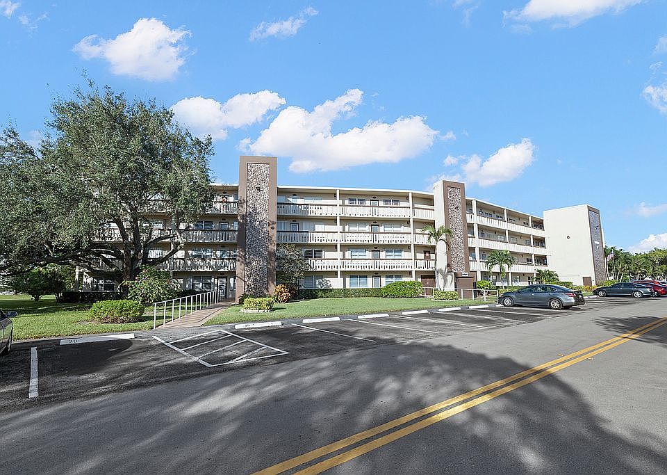 1st image of 1031 Farnham #O