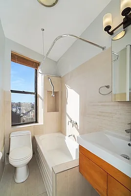 Sold by REMAX Elite | media 16