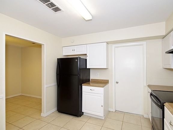 3rd image of 600 S Sunrise Dr