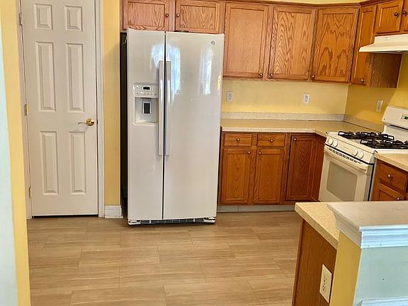 5th image of 75 Meadowlark Dr