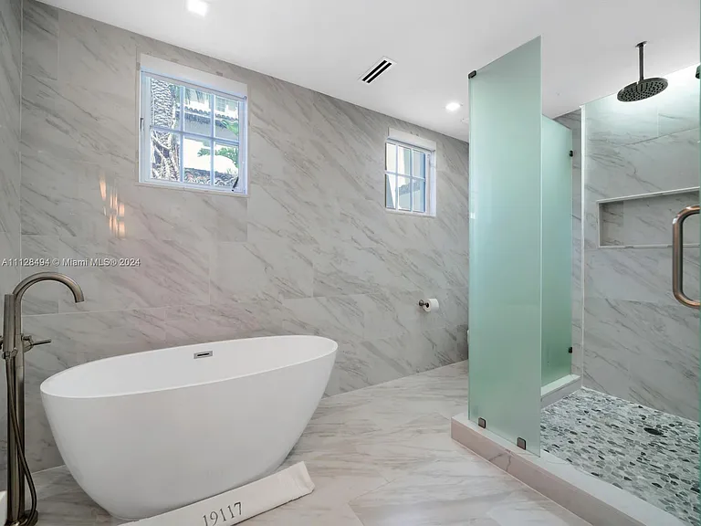 19117 Fisher Island Dr #19117 — Photo 31