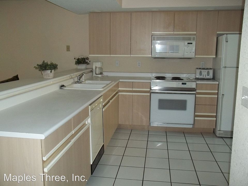 2nd image of 200 Meadow Rdg #2