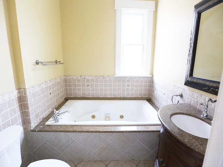 1239 W Winnemac Ave #2 — Photo 12