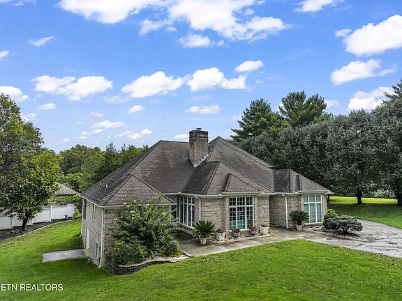 3rd image of 108 Deerfield Ln