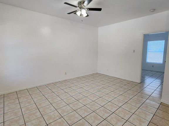 3rd image of 1702 W Craig Pl
