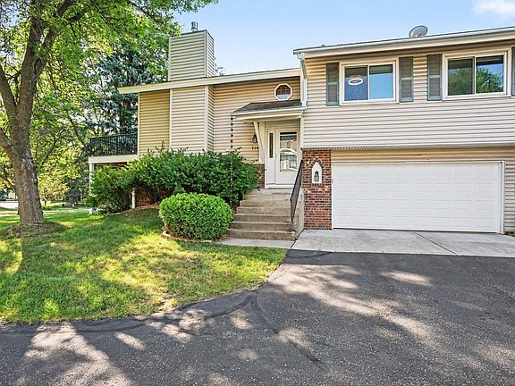 2nd image of 719 Evergreen Ct